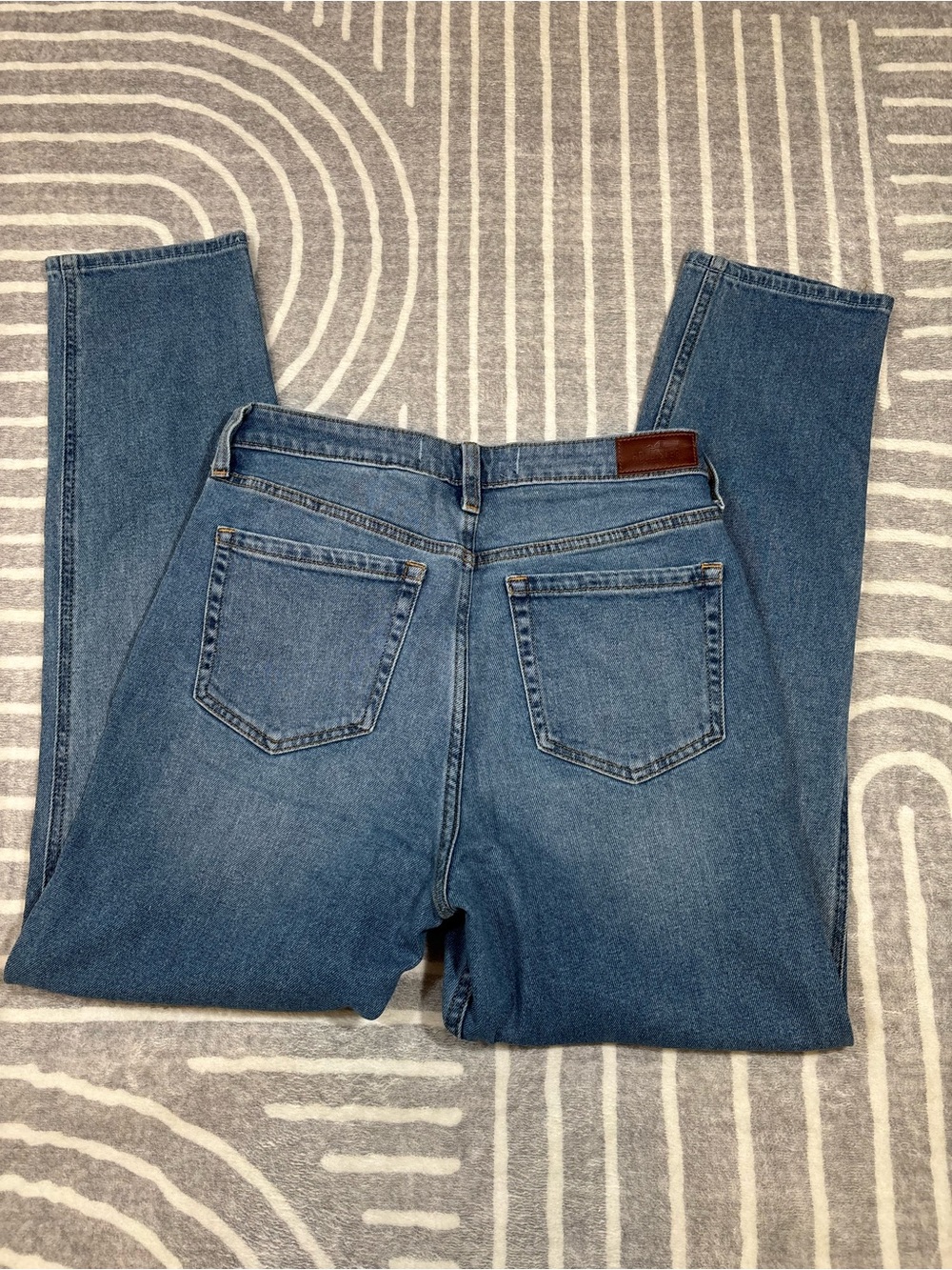 Hollister Jeans, Ultra High-Rise Mom Jeans, Medium Blue Denim, 7R, W28, 28x27 - Picture 6 of 10